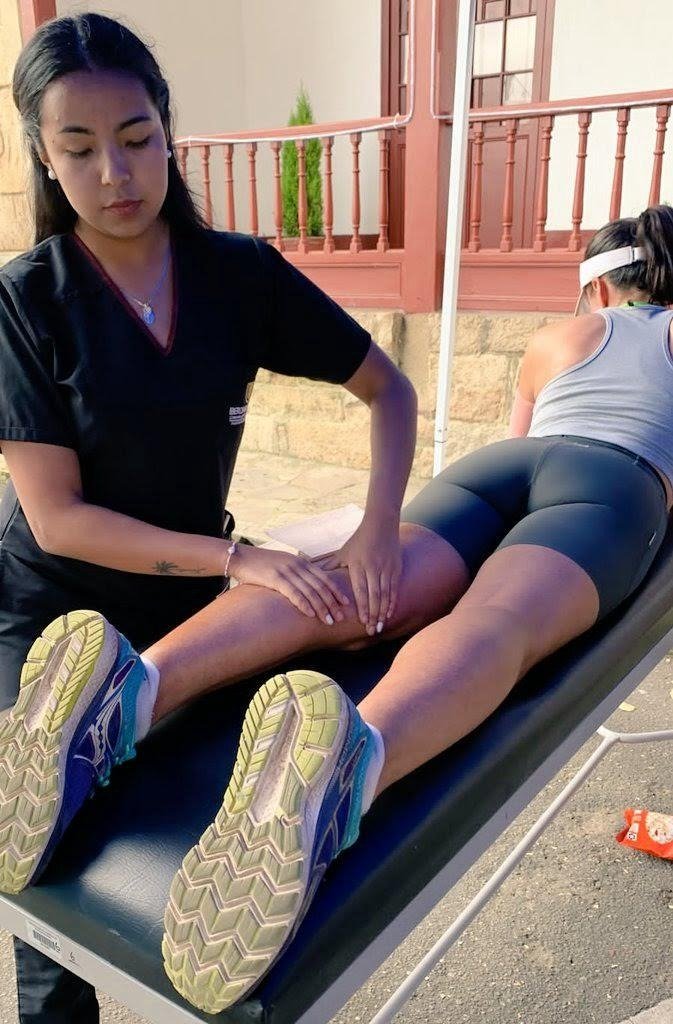 Sesión de fisioterapia a domicilio en Bogotá